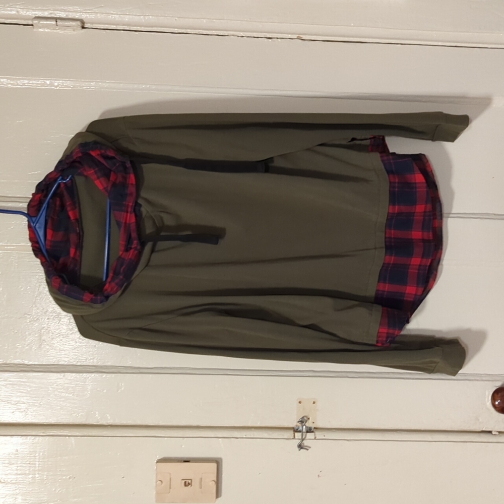 Long sleeve cowl neck